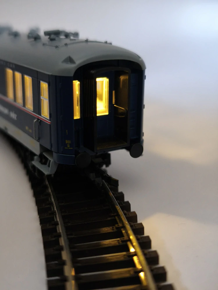 Osvětlení pro jídelní vůz WR 495, teplá bílá