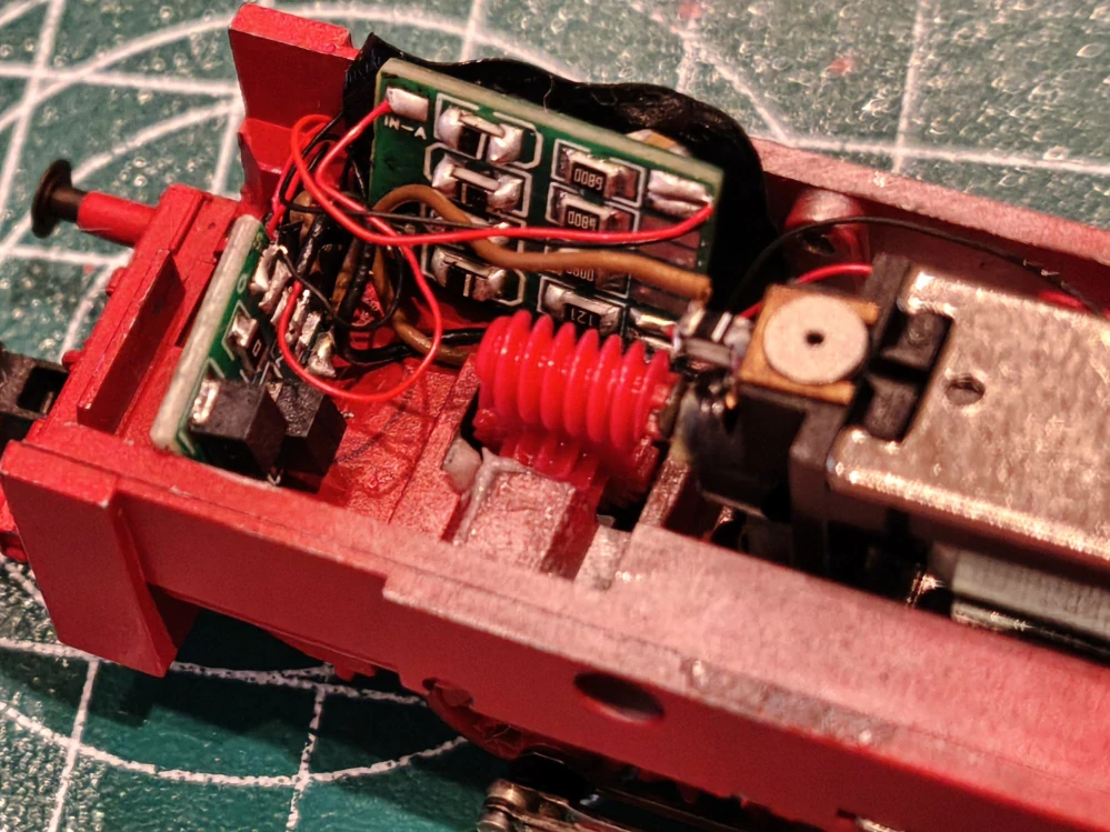 Analogová deska pro dc motor zapojení podle NEM 651